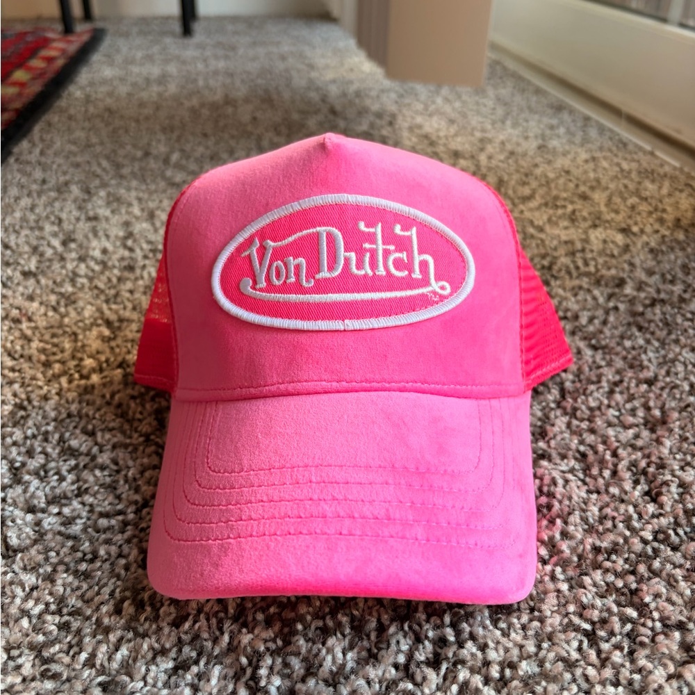 NWT — Von Dutch — Hot Pink Crush Velvet Trucker Hat — OS